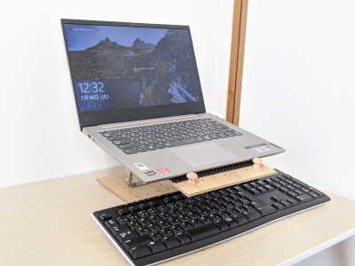 ダイソーのデザインボードでノートパソコン用スタンドの作成