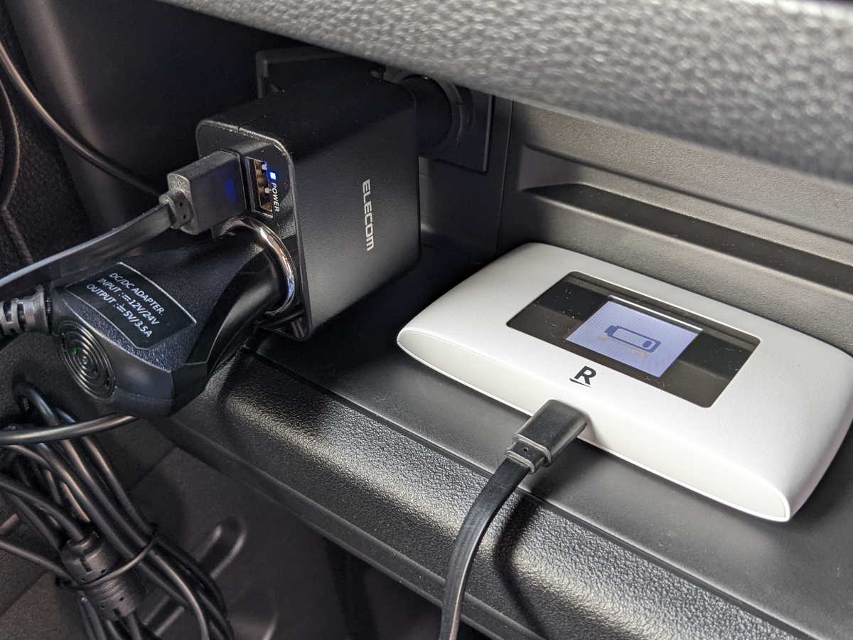 elecom-car-charger-mpa-ccu06bk.jpg