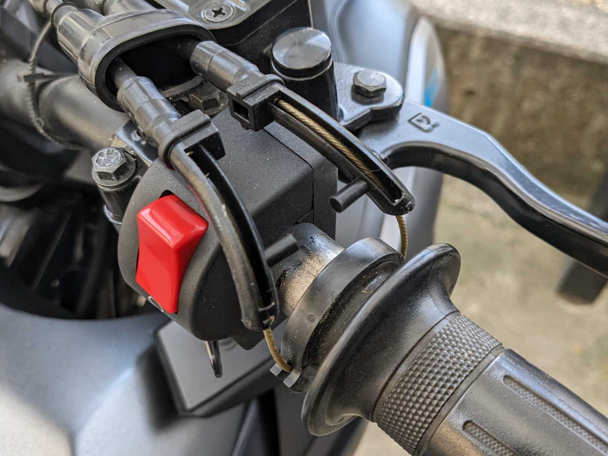 MATE スロットルは左側に設置します MATE.BIKEを開封レビュー＆最初にやること MATE-Xはただの自転車