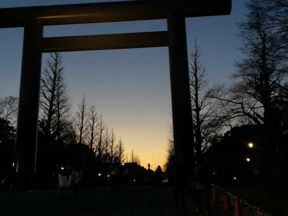 川崎駅から歩いて向かう靖国神社参拝への道 Oar Style